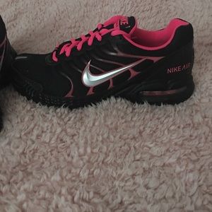 Black and pink nike air max shoes
